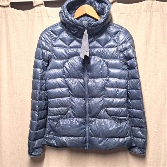 ❄️ Lululemon Fluffin Awesome Down Jacket Size 4 ❄️ - Picture 2 of 12